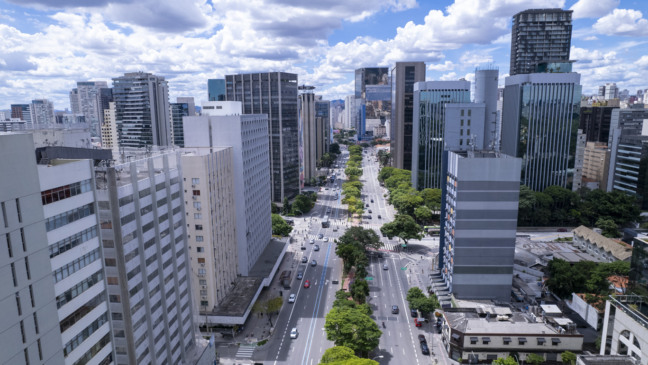 TJ-SP restabelece bônus de Cepacs da Faria Lima, liberando leilão na B3 de R$ 2,89 bilhões. Decisão ocorre após pedidos da Prefeitura e Câmara