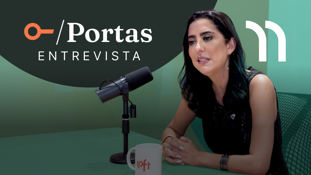 Wânia Costa, a corretora do cabelo azul, em entrevista no podcast Portas Entrevista.