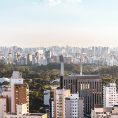 Vista aérea de São Paulo com destaque para bairros valorizados em 2025