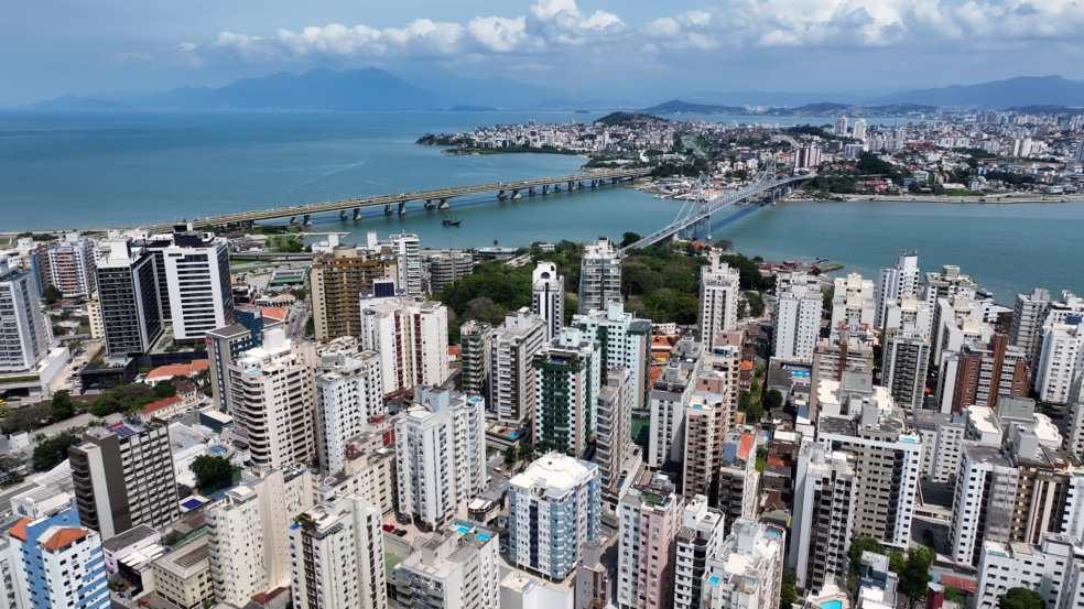Prédios de alto padrão no bairro Agronômica em Florianópolis. Prédios de alto padrão no bairro Agronômica em Florianópolis.