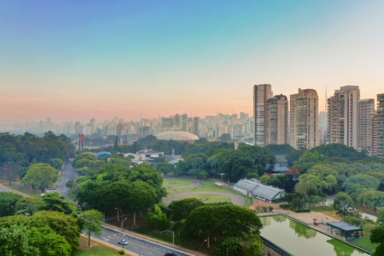 Vista aérea de bairros de São Paulo com imóveis na faixa de R$ 2 milhões.