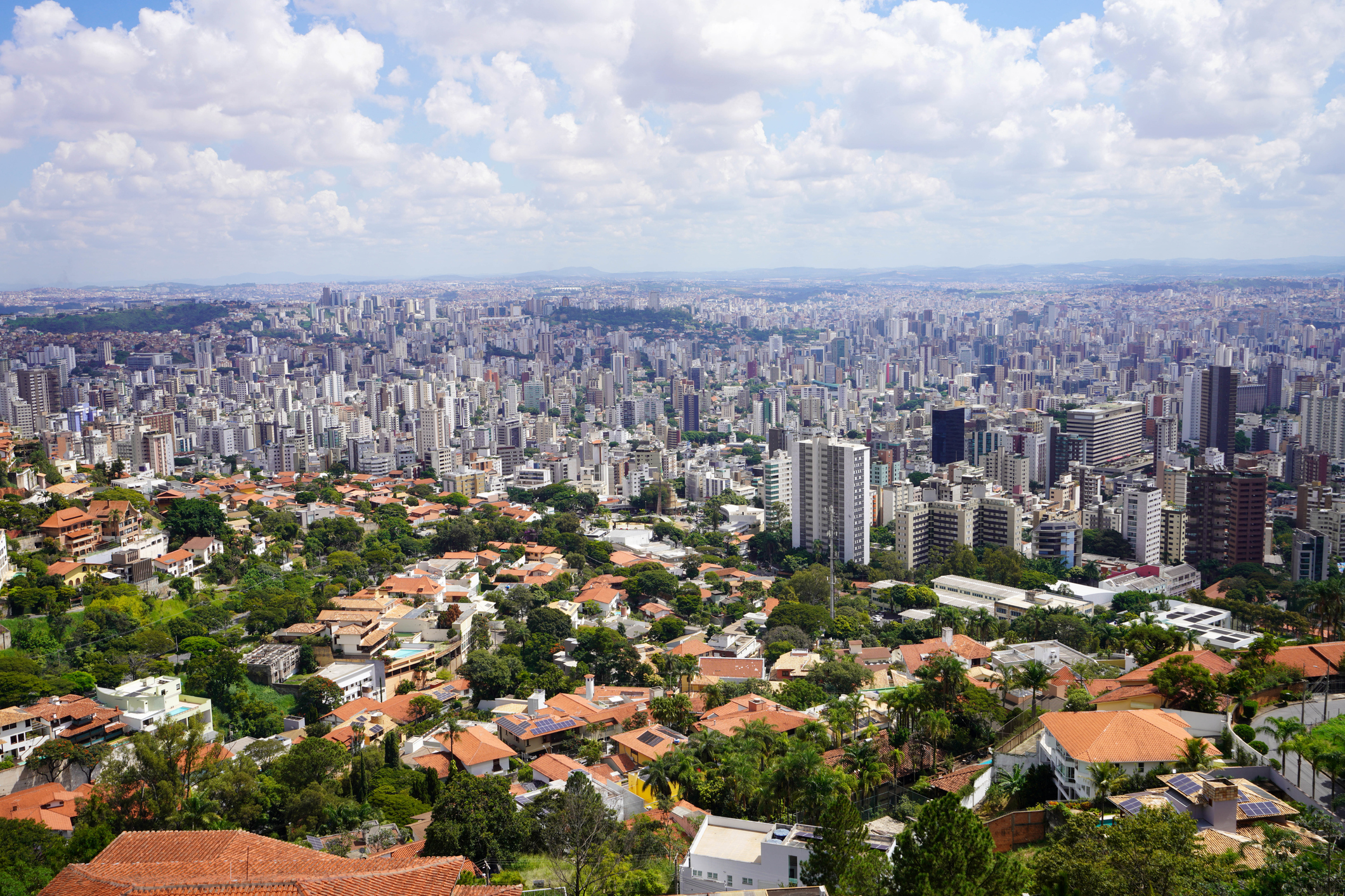 Vista aérea de Belo Horizonte com destaque para bairros mais valorizados no 3º trimestre de 2025